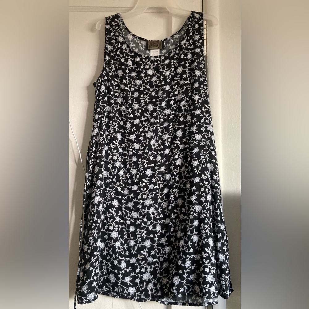 Chic Black and White Floral Midi Dress